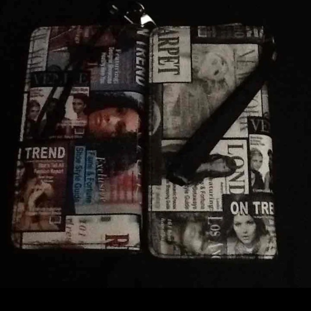 2 Magazine Clutches